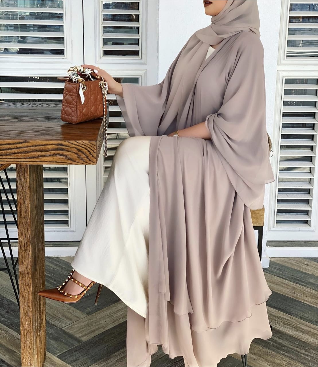 Khadija ver. Taupe Emirates Dressing